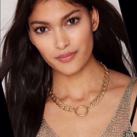 BellaNovella Jewelry - Gold Chain Circle Choker / Necklace